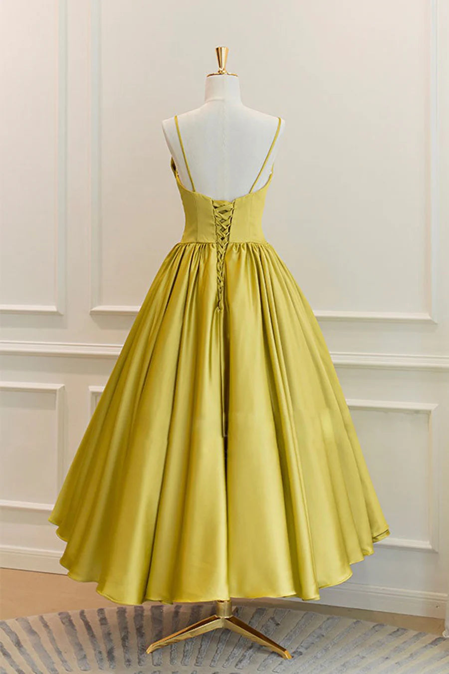 Pretty Yellow Satin Spaghetti Straps Short Prom Dresses A-Line Homecoming Dresses With Bow