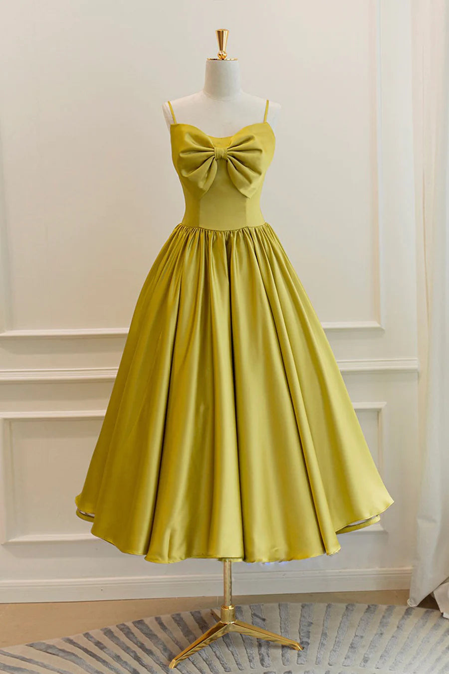 Pretty Yellow Satin Spaghetti Straps Short Prom Dresses A-Line Homecoming Dresses With Bow