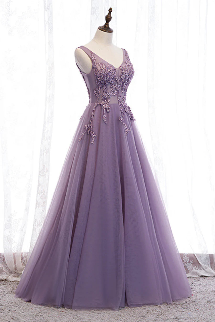 Purple Lace With Applique V-Neck A-Line Long Prom Dresses Evening Party Dresses