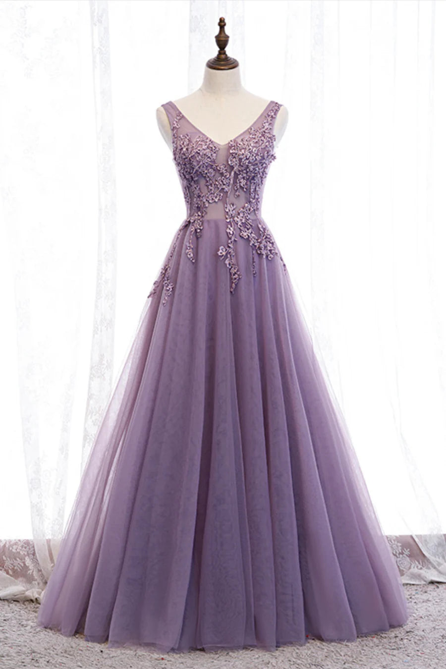 Purple Lace With Applique V-Neck A-Line Long Prom Dresses Evening Party Dresses