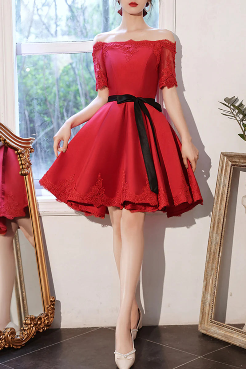 Red Satin Lace Strapless Short Prom Dresses A-Line Homecoming Party Dresses With Applique