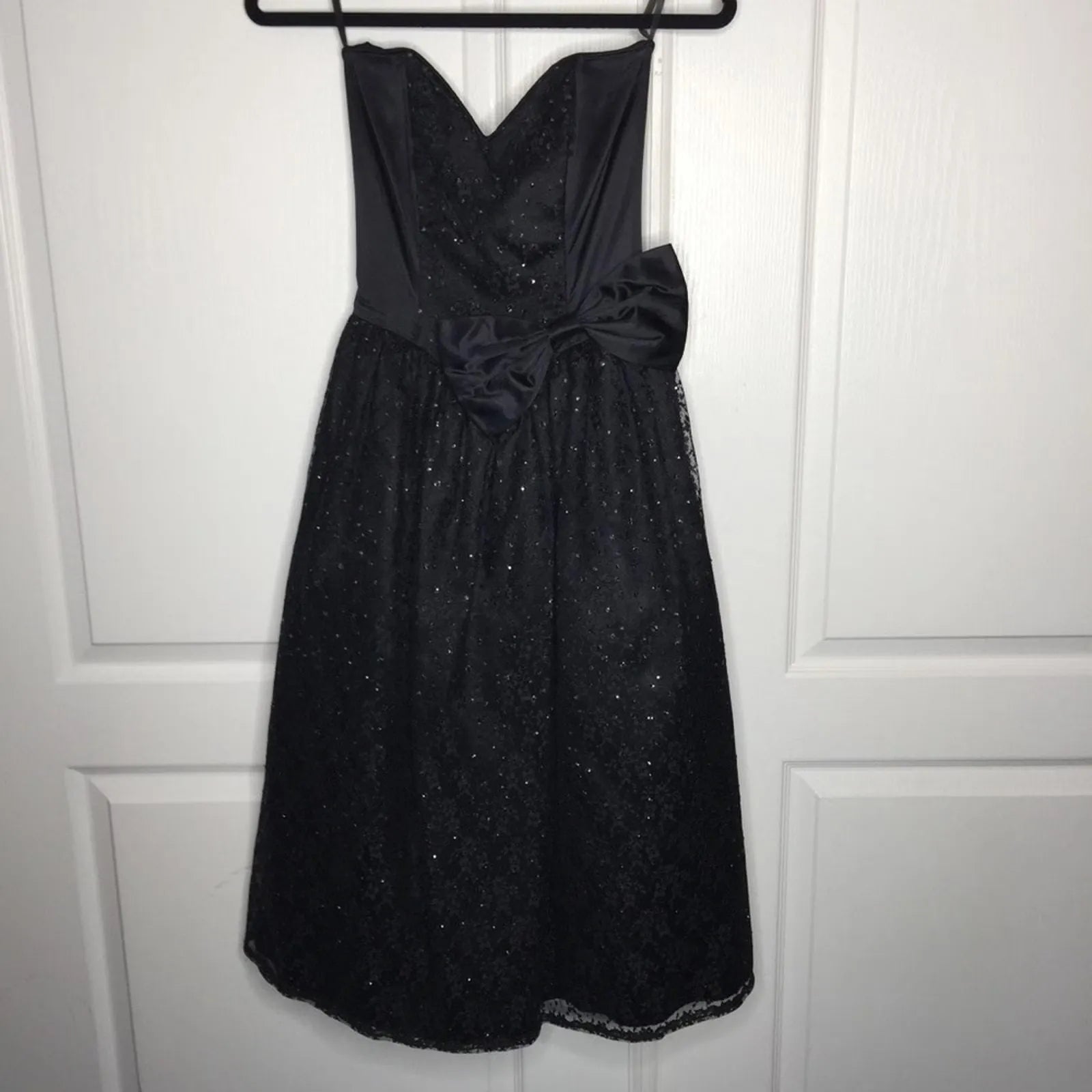 Retro A-Line Strapless Sequin Satin Black Tea-Length Prom Dress With Bow For Female Guests
