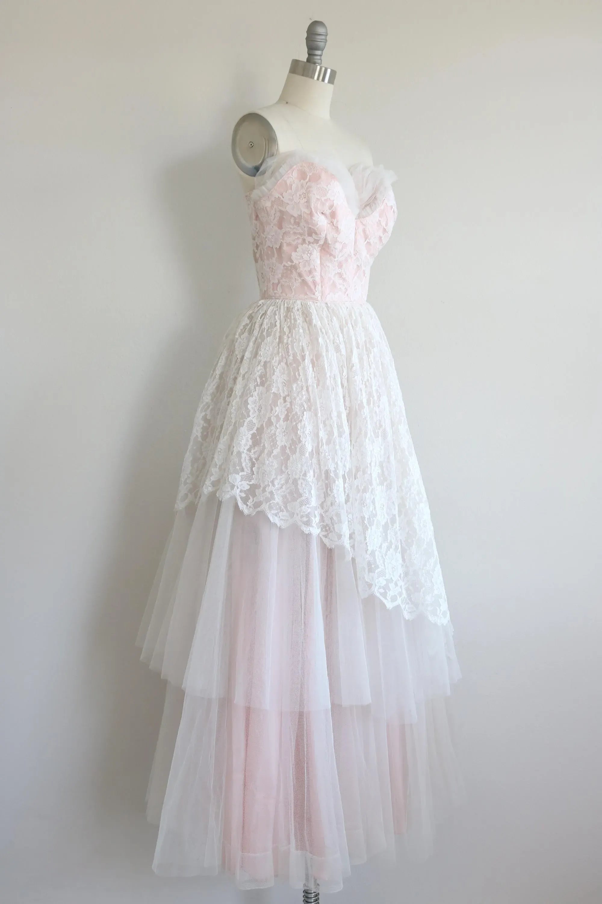 Romantic A-Line Sweetheart Lace Tulle Pink Long Prom Dress With Asymmetrical Hem