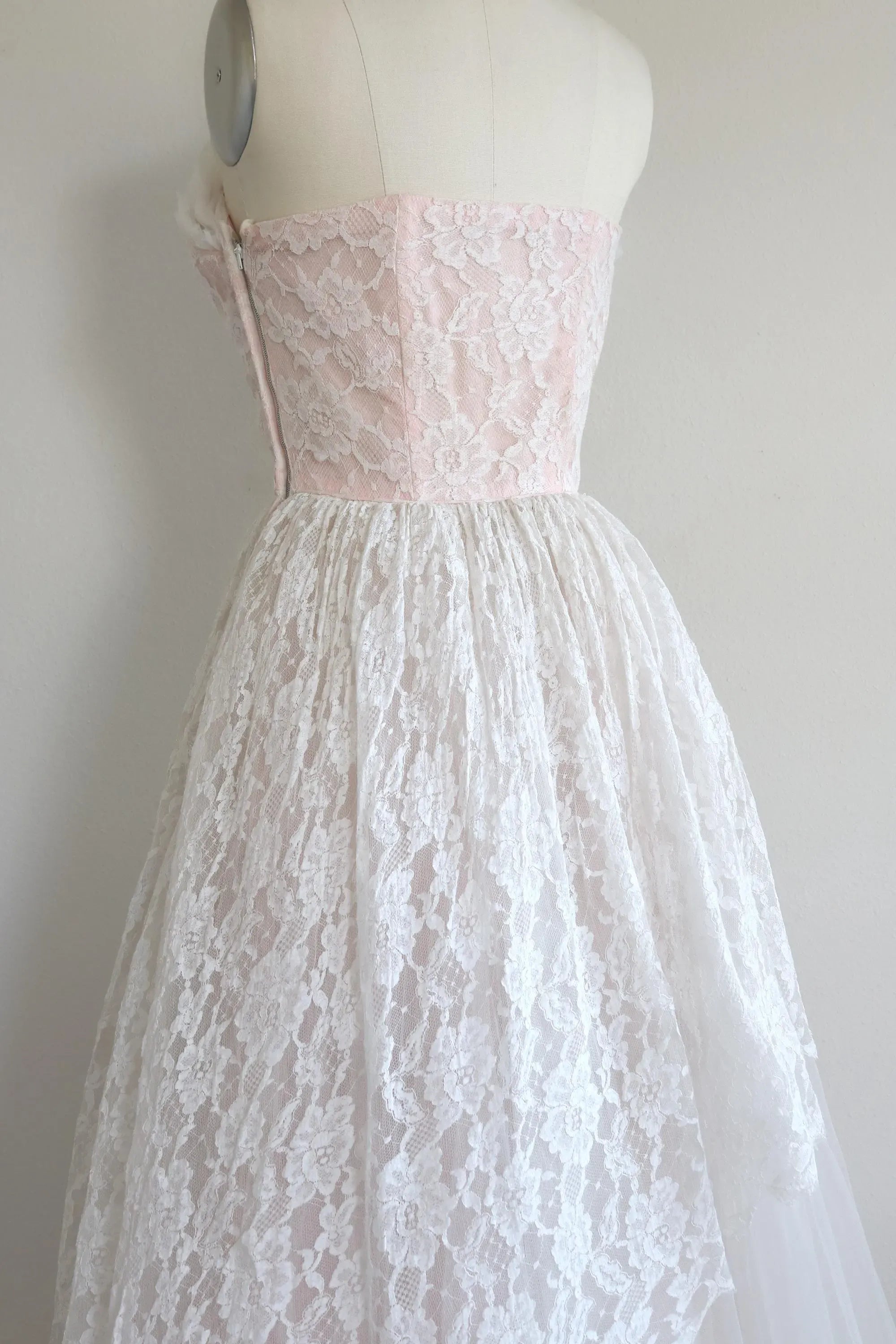 Romantic A-Line Sweetheart Lace Tulle Pink Long Prom Dress With Asymmetrical Hem