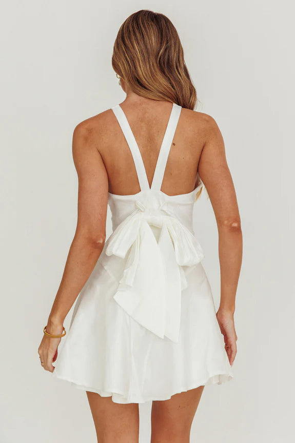 Round Neck Sleeveless White Mini Homecoming Dress With Back bow