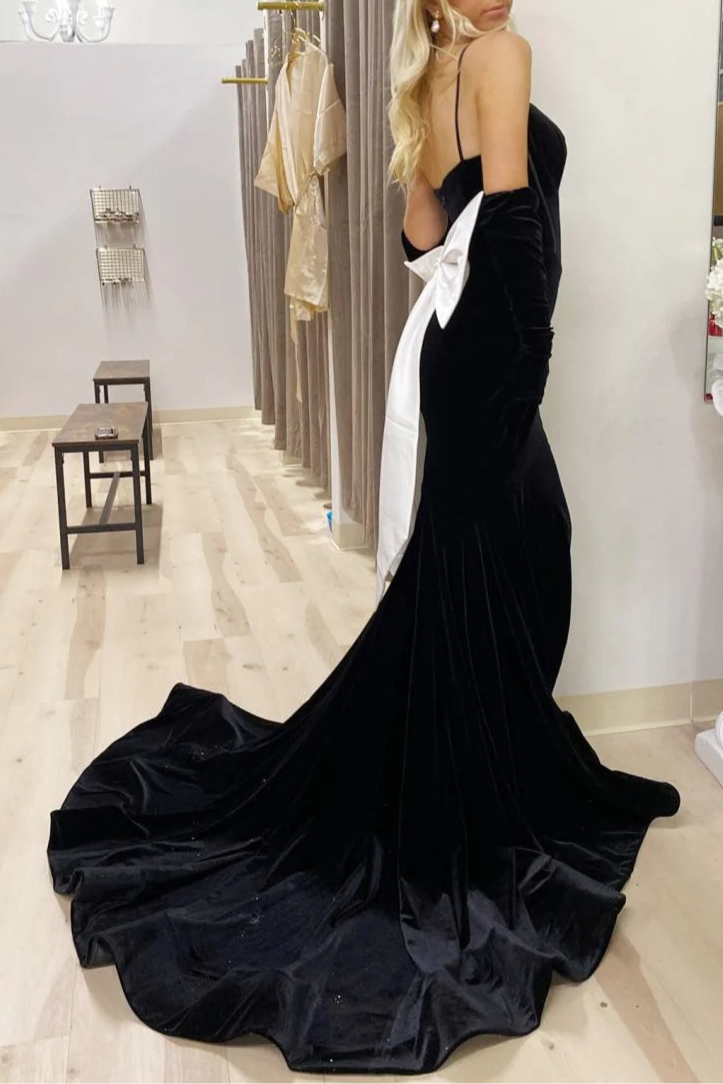 Simple Elegant Black Velvet Spaghetti Straps Bodycon Bow-Back Long Prom Dress With Sweep Train