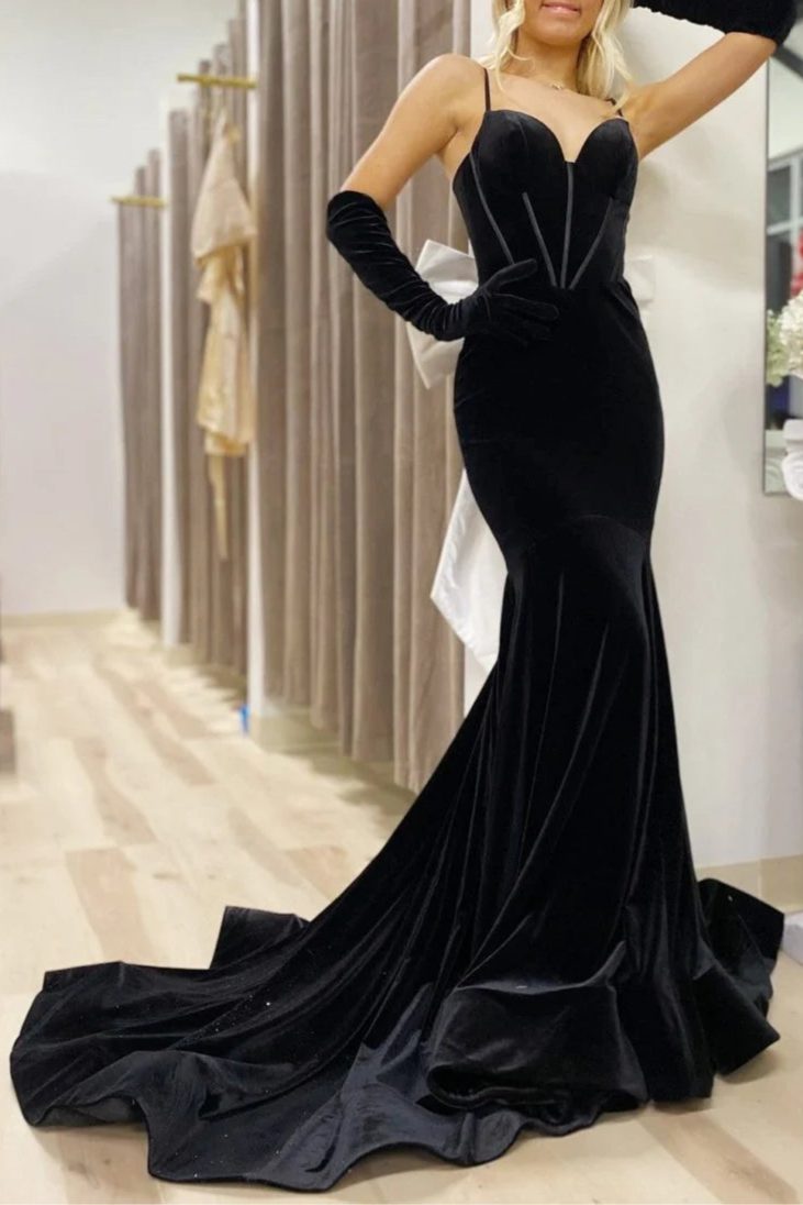 Simple Elegant Black Velvet Spaghetti Straps Bodycon Bow-Back Long Prom Dress With Sweep Train