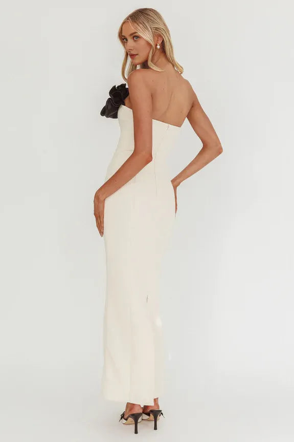 Simple Strapless Sleeveless Ruffle Decoration Cream Maxi Prom Dress
