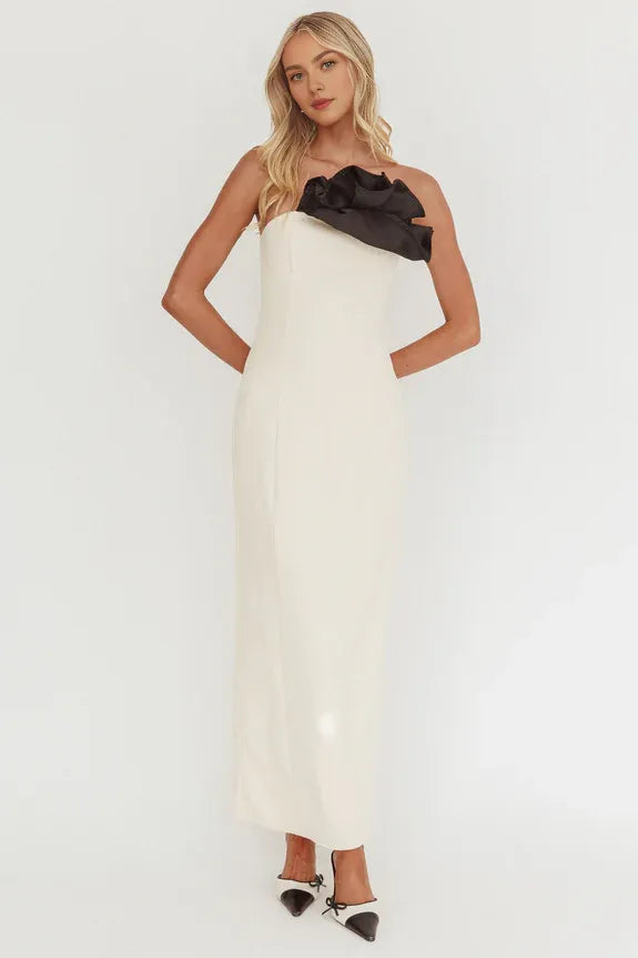 Simple Strapless Sleeveless Ruffle Decoration Cream Maxi Prom Dress