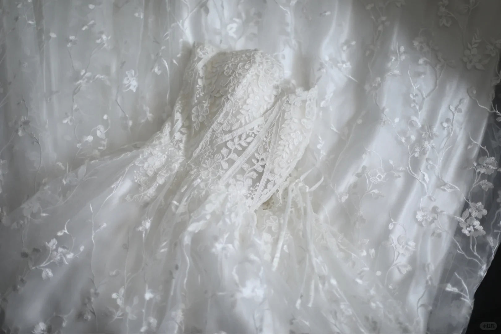 Simple White Lace Appliques Spaghetti Straps Back Zipper A Line Wedding Dress Bridal Dress