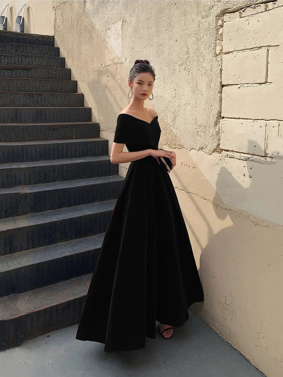 Simplicity Black Velvet V-Neck A-line Floor Length Prom Dress Evening Party Dress