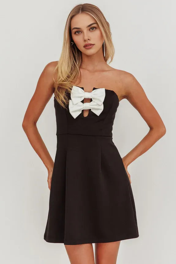 Strapless Keyhole Hollowing Bow Black Mini Homecoming Dress For Ladies