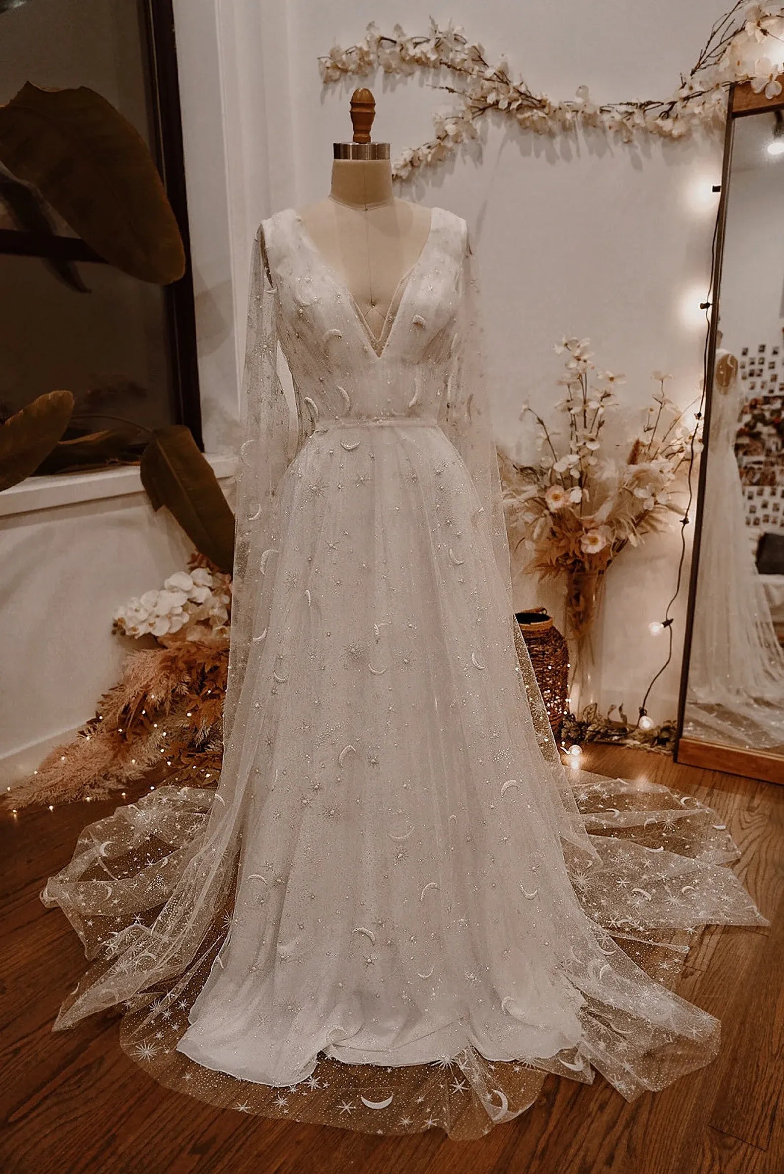 Dreamy A-Line V-Neck Sheer Sleeves Celestial Printing White Prom Dress With Train