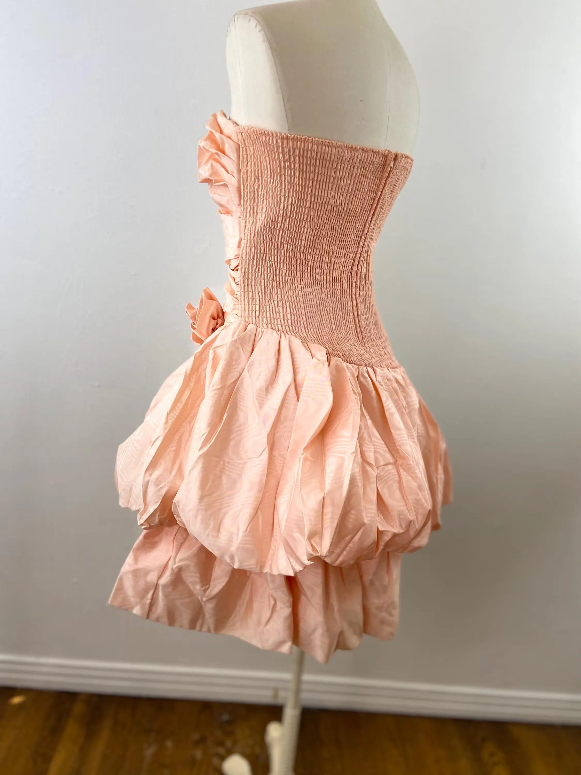 Stunning Ball gown Sweetheart Ruched Peach Short Homecoming Dress With Bubble Hem