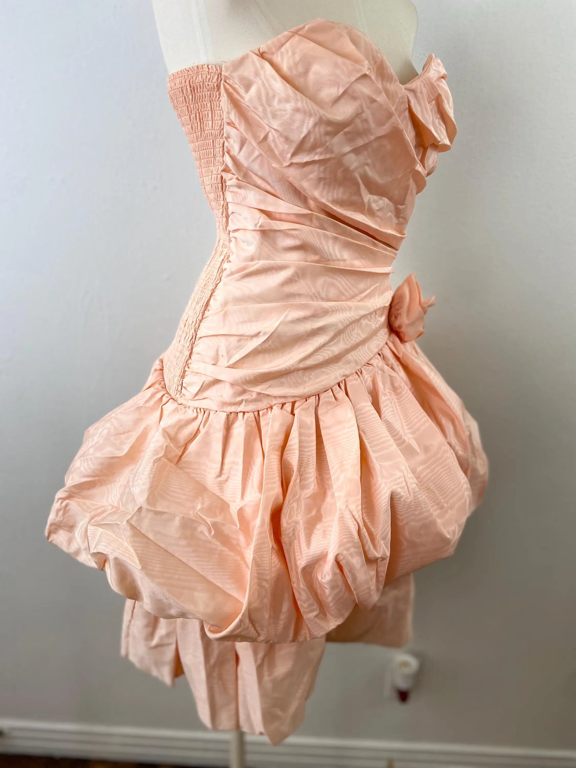 Stunning Ball gown Sweetheart Ruched Peach Short Homecoming Dress With Bubble Hem