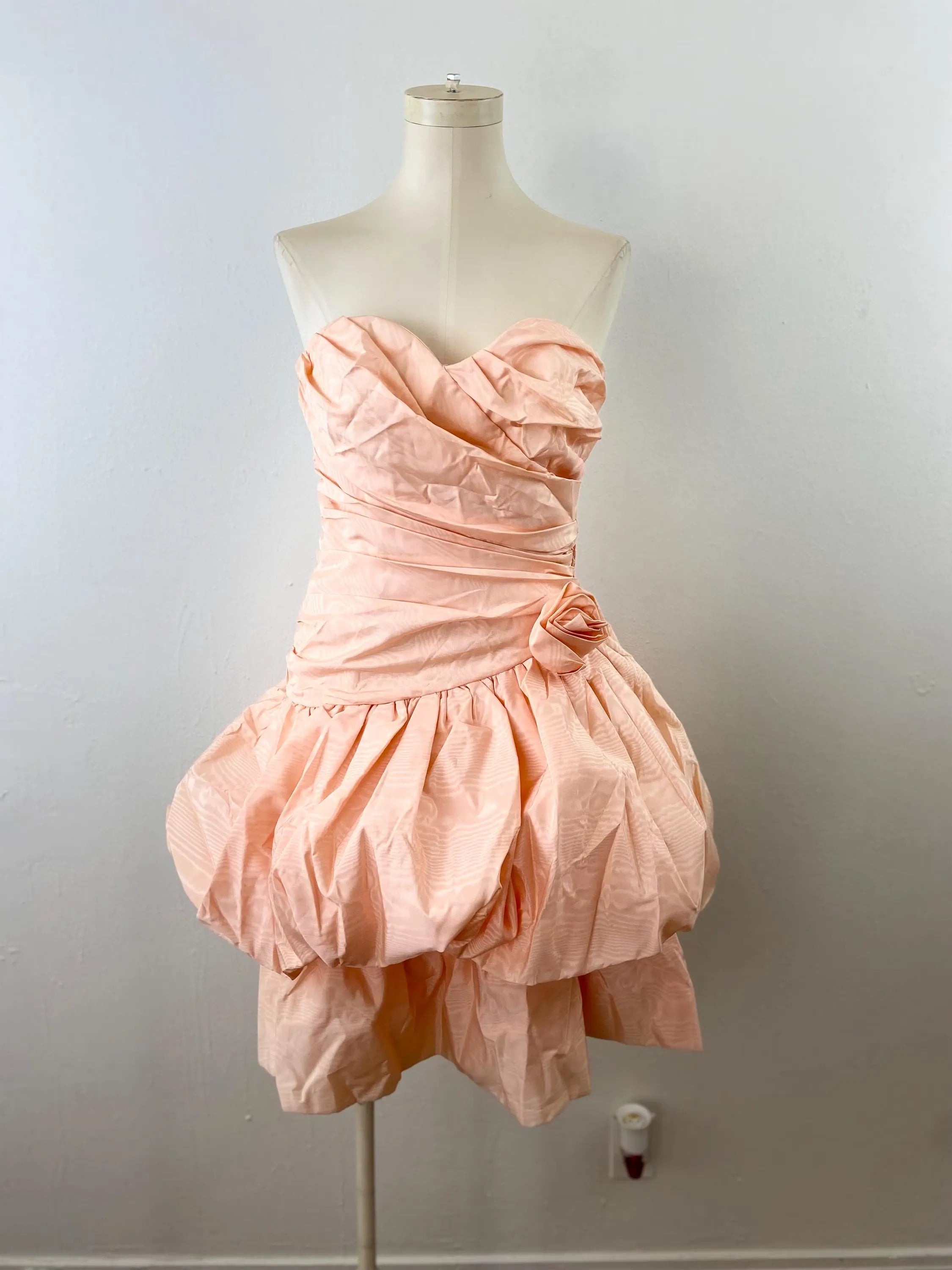 Stunning Ball gown Sweetheart Ruched Peach Short Homecoming Dress With Bubble Hem