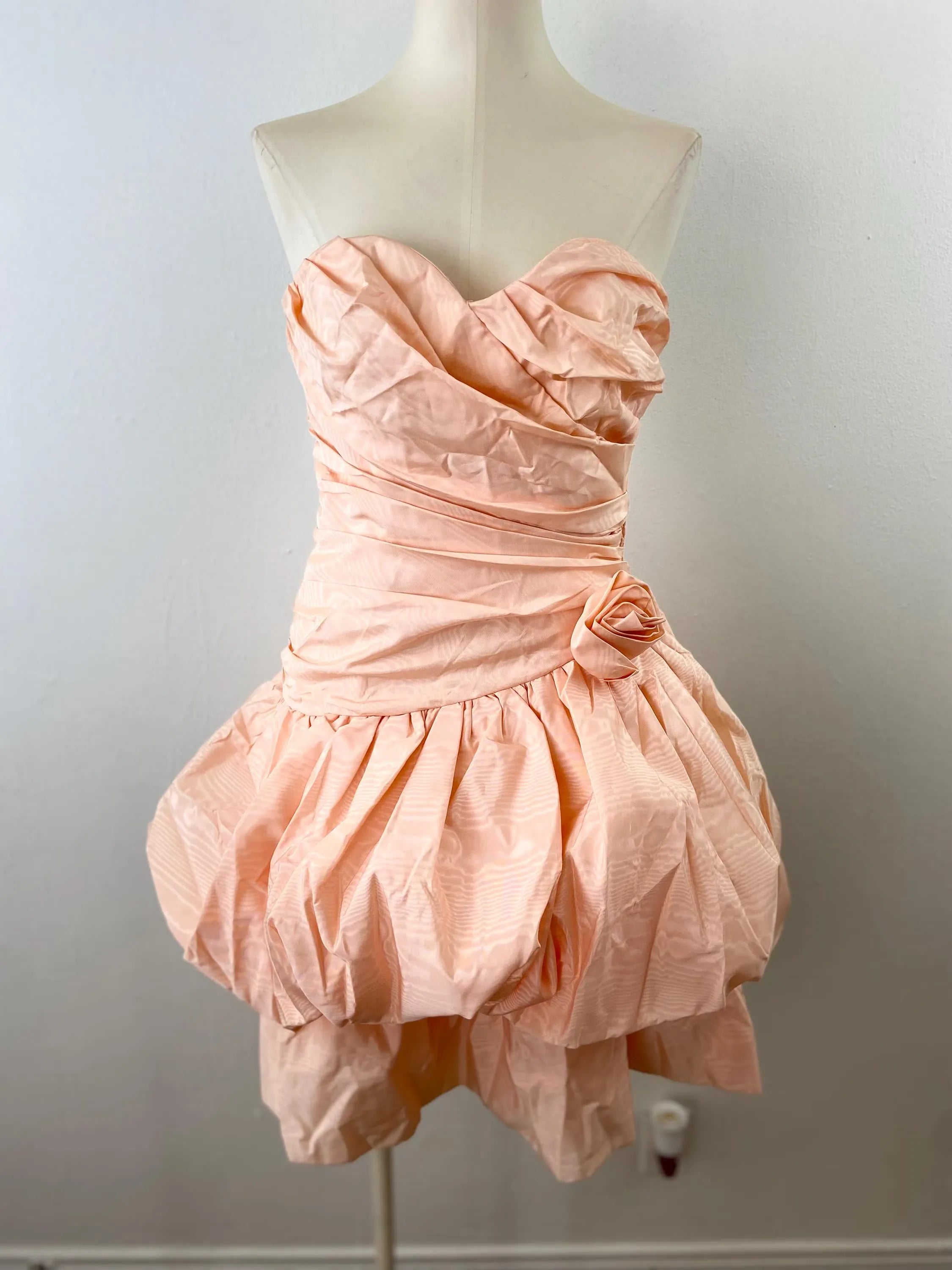 Stunning Ball gown Sweetheart Ruched Peach Short Homecoming Dress With Bubble Hem