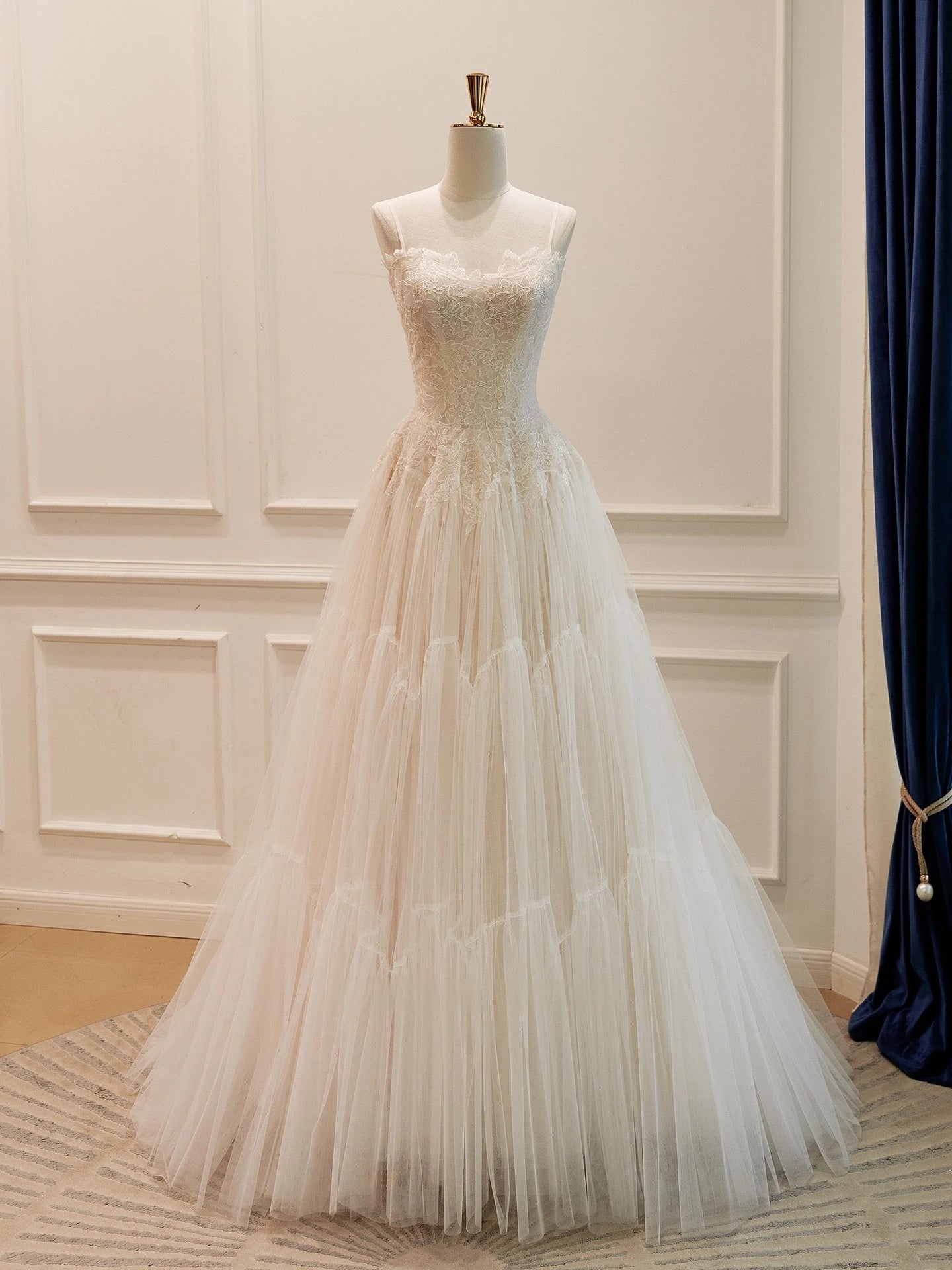 Stunning A-Line Sweetheart Tiered Tulle Lace Ivory Floor-Length Wedding Dress