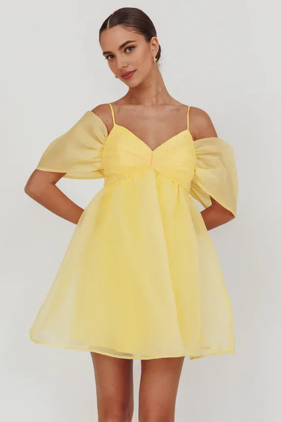 V Neck Spaghetti Straps Pleated Organza Yellow Mini Homecoming Dress