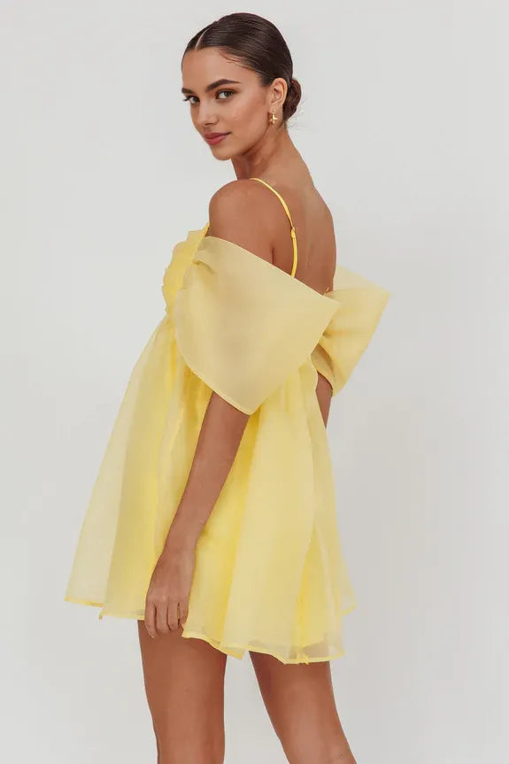 V Neck Spaghetti Straps Pleated Organza Yellow Mini Homecoming Dress