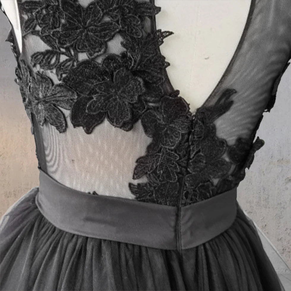 Vintage A-Line Black Tulle With Applique Scoop Neck Ruffle Tiered Wedding Dress Horse-Hair Skirt
