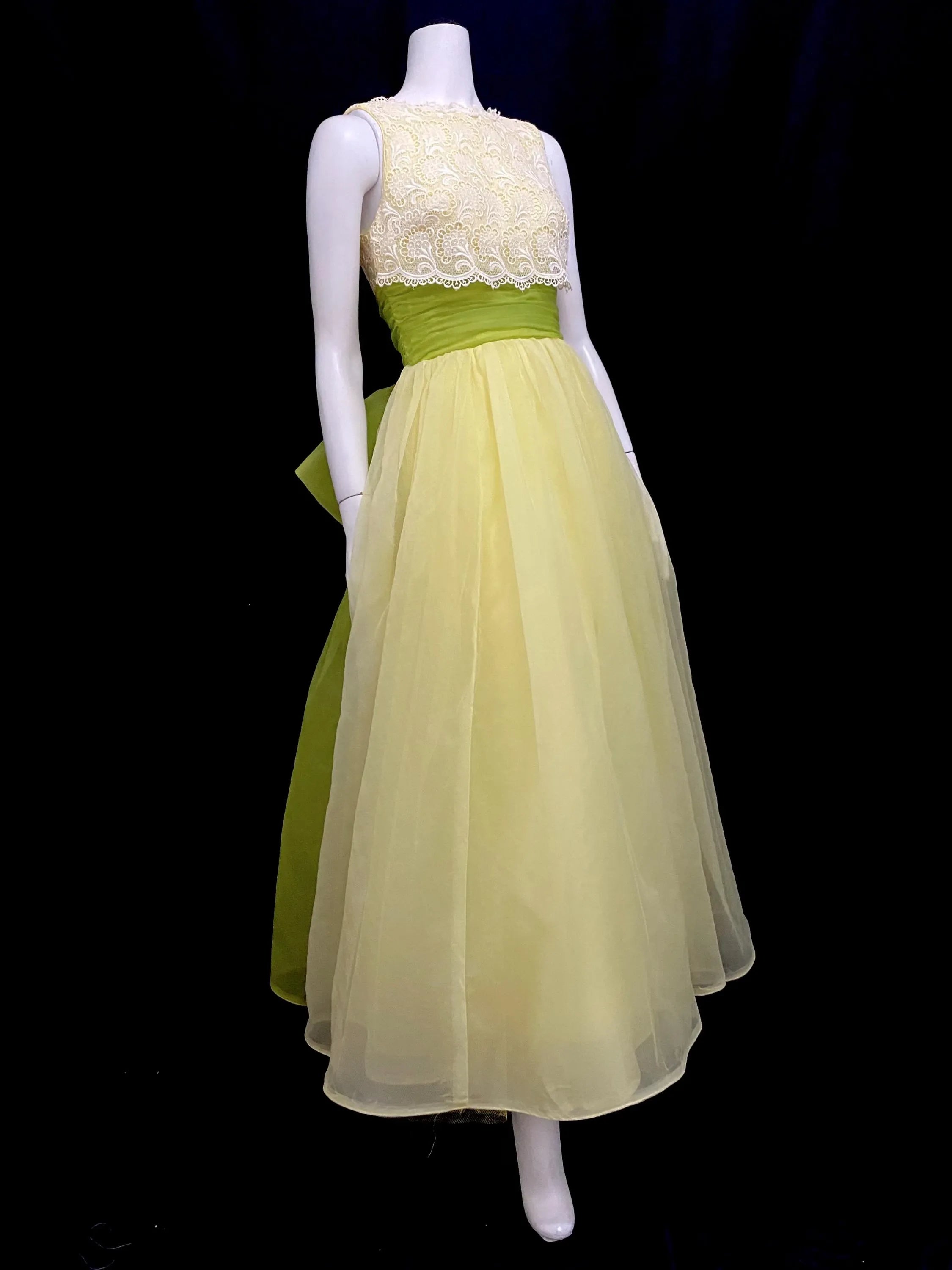 Vintage A-Line Round Neck Lace Chiffon Yellow Floor Length Prom Dress For Women