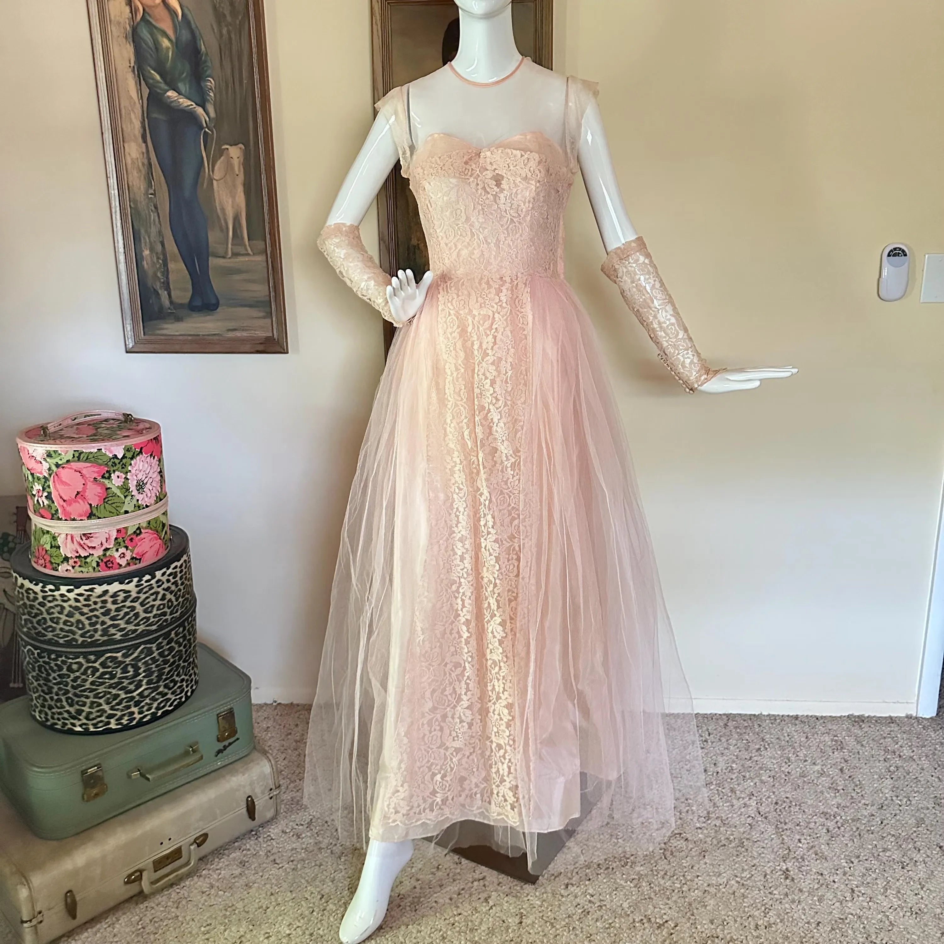 Vintage A-Line Round Neck Lace Tulle Pink Floor Length Prom Dress No Gloves