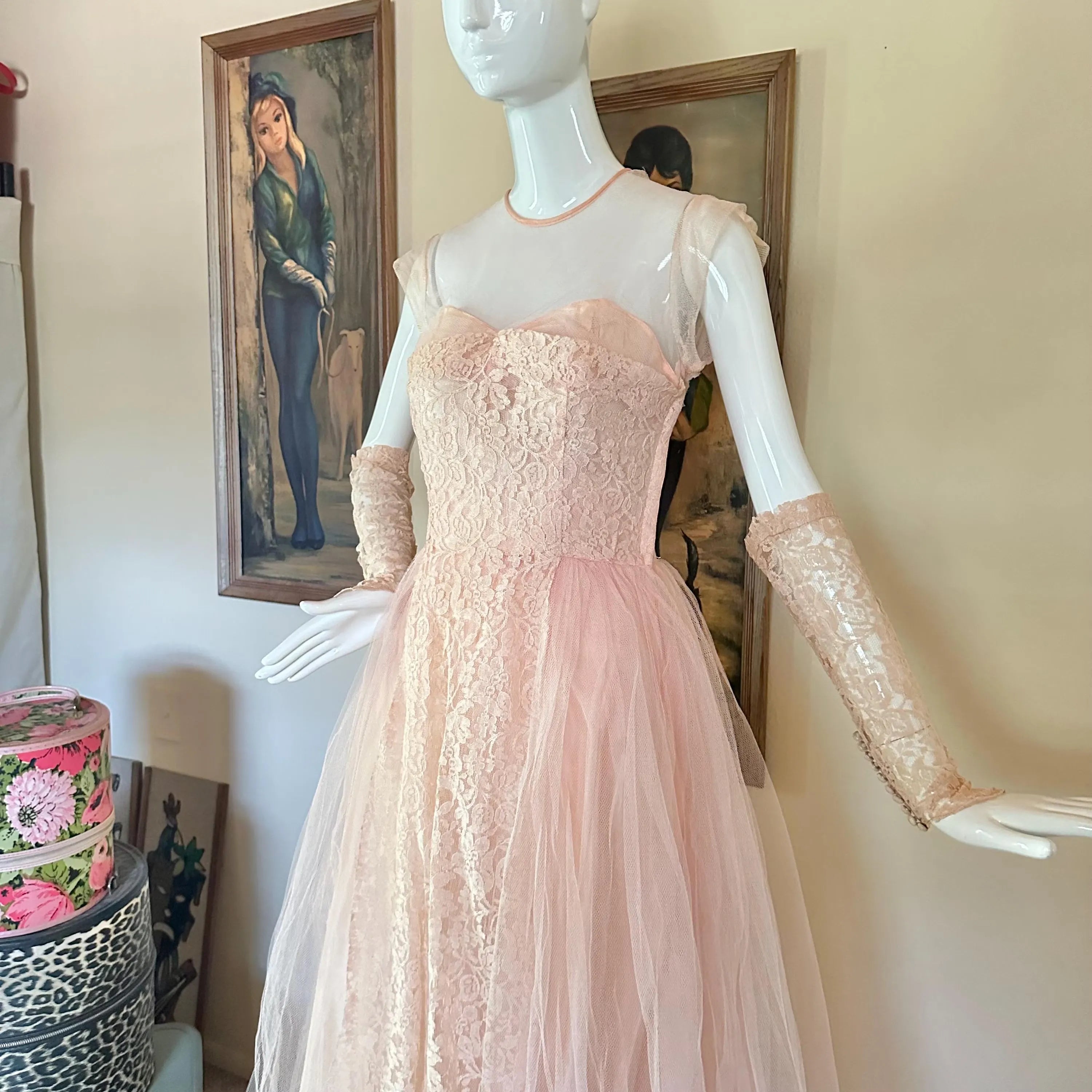 Vintage A-Line Round Neck Lace Tulle Pink Floor Length Prom Dress No Gloves