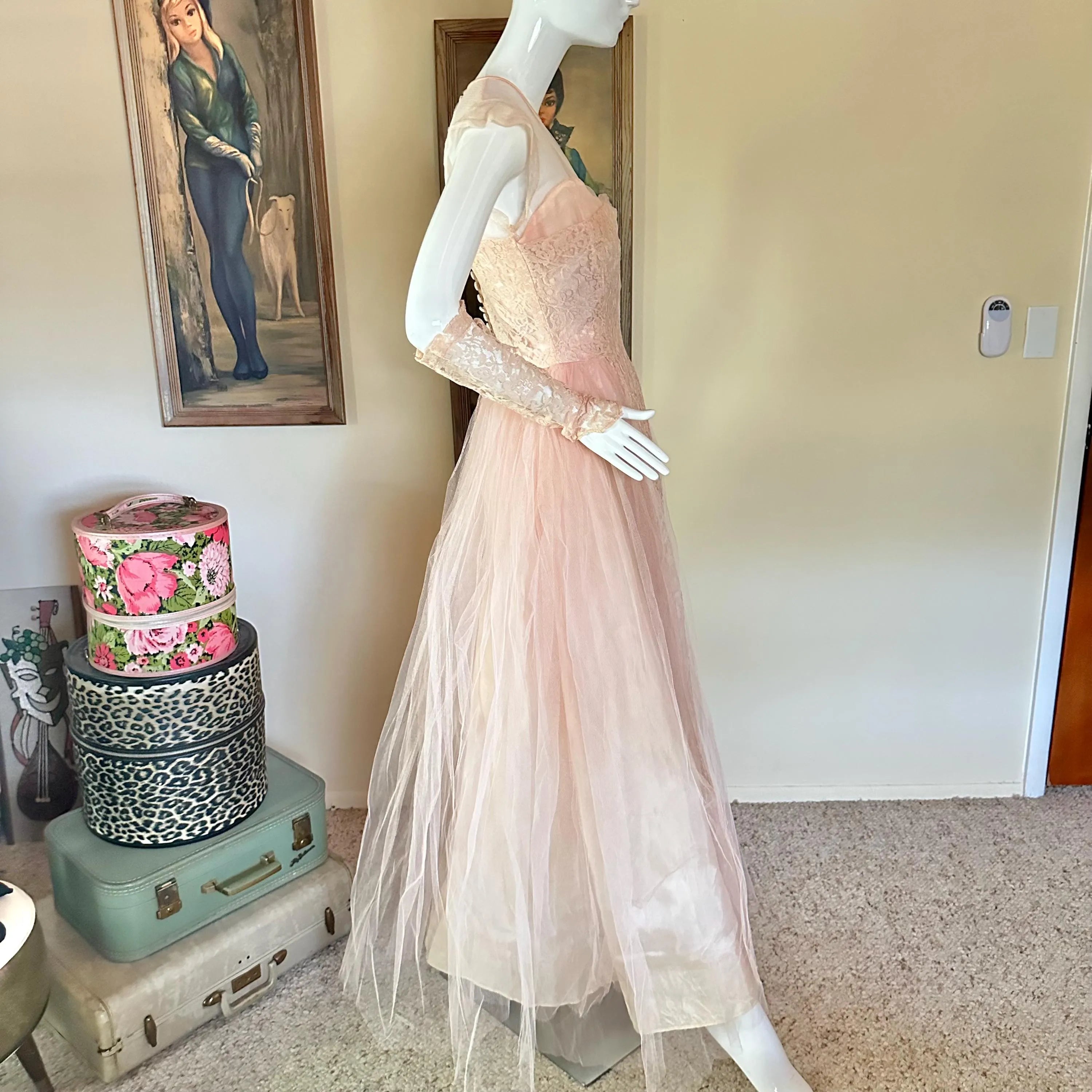 Vintage A-Line Round Neck Lace Tulle Pink Floor Length Prom Dress No Gloves