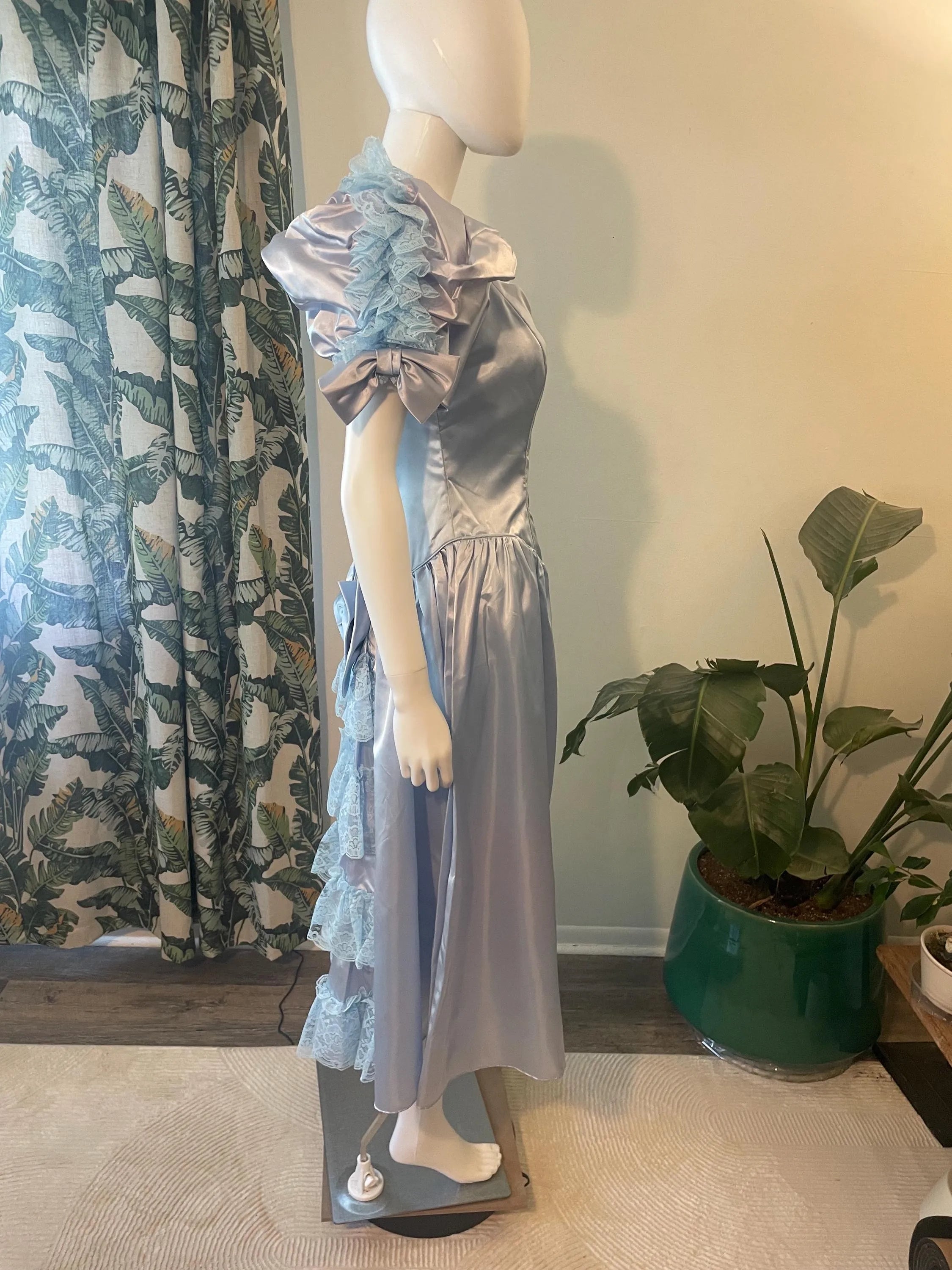 Vintage A-Line Sweetheart Puffed-Sleeve Lace Satin Light Blue Midi Prom Dress
