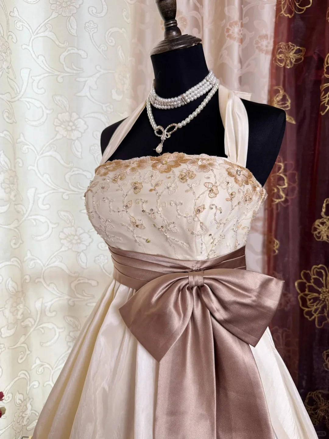 Vintage Satin Halter A Line Birthday Outfit Short Party Dress Homecoming Dress With Bubble Hem