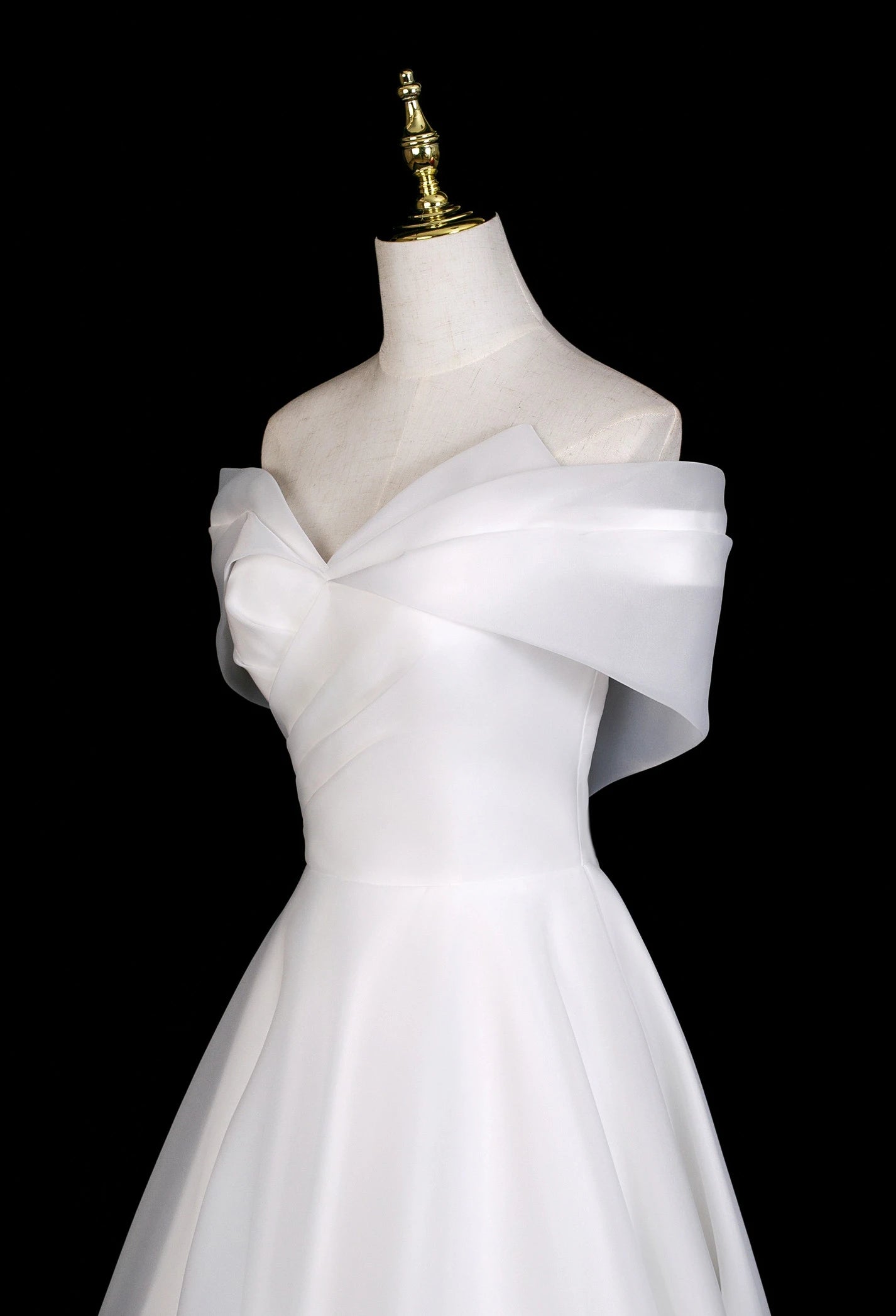 Vintage A-Line Off-Shoulder Pleated Tulle White Floor-Length Wedding Dress Custom