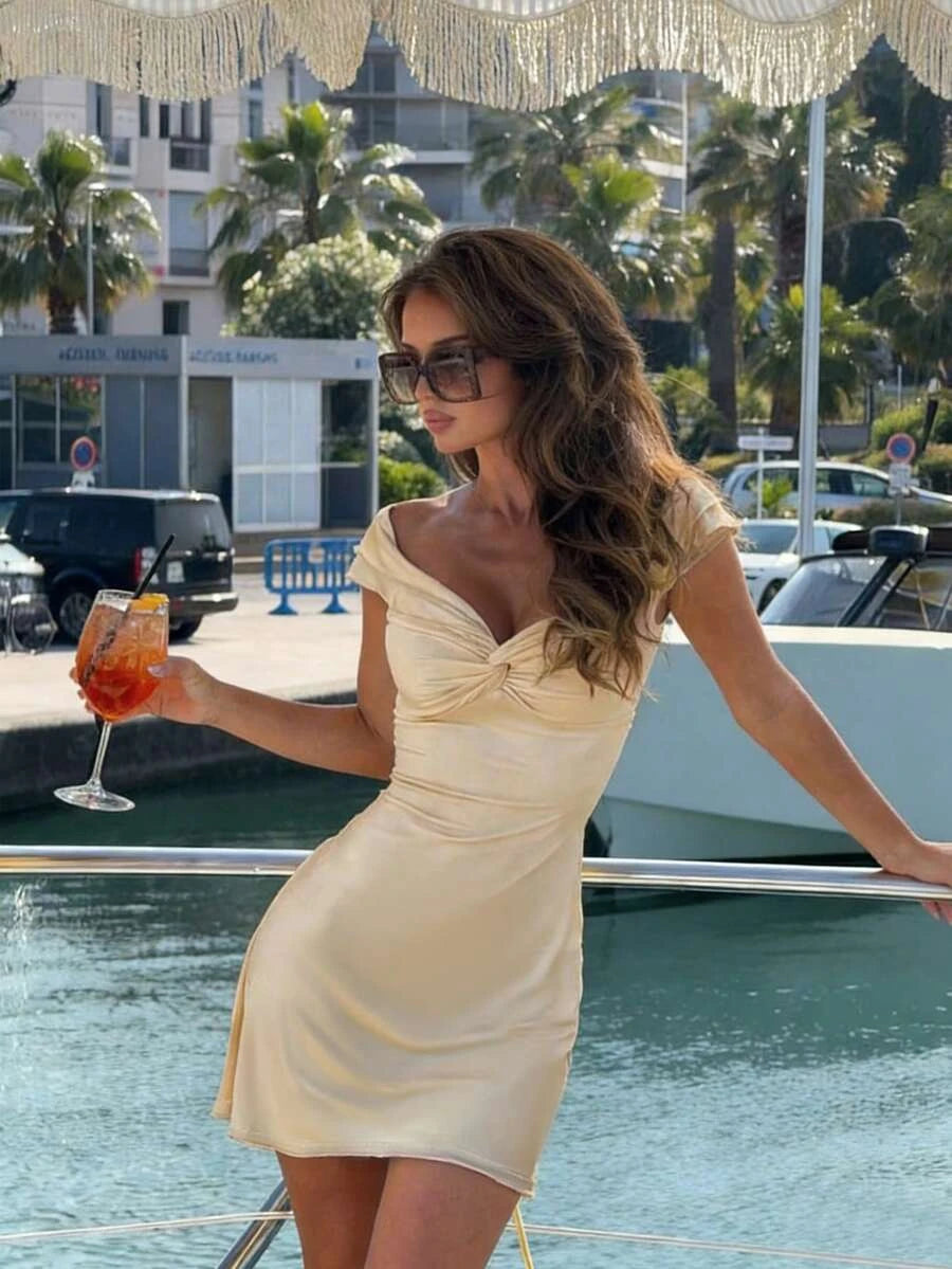 Vintage Bodycon Off-Shoulder Cap Sleeve Twisted Ruched Champagne Mini Homecoming Dresses