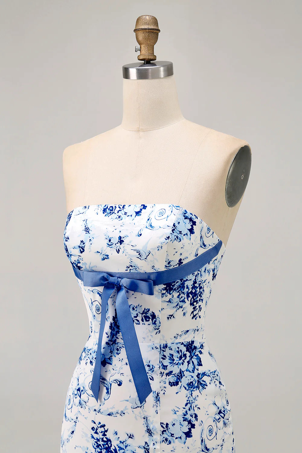 White Blue Flower Printed Bodycon Open Back Strapless Ruffles Short Homecoming Dress