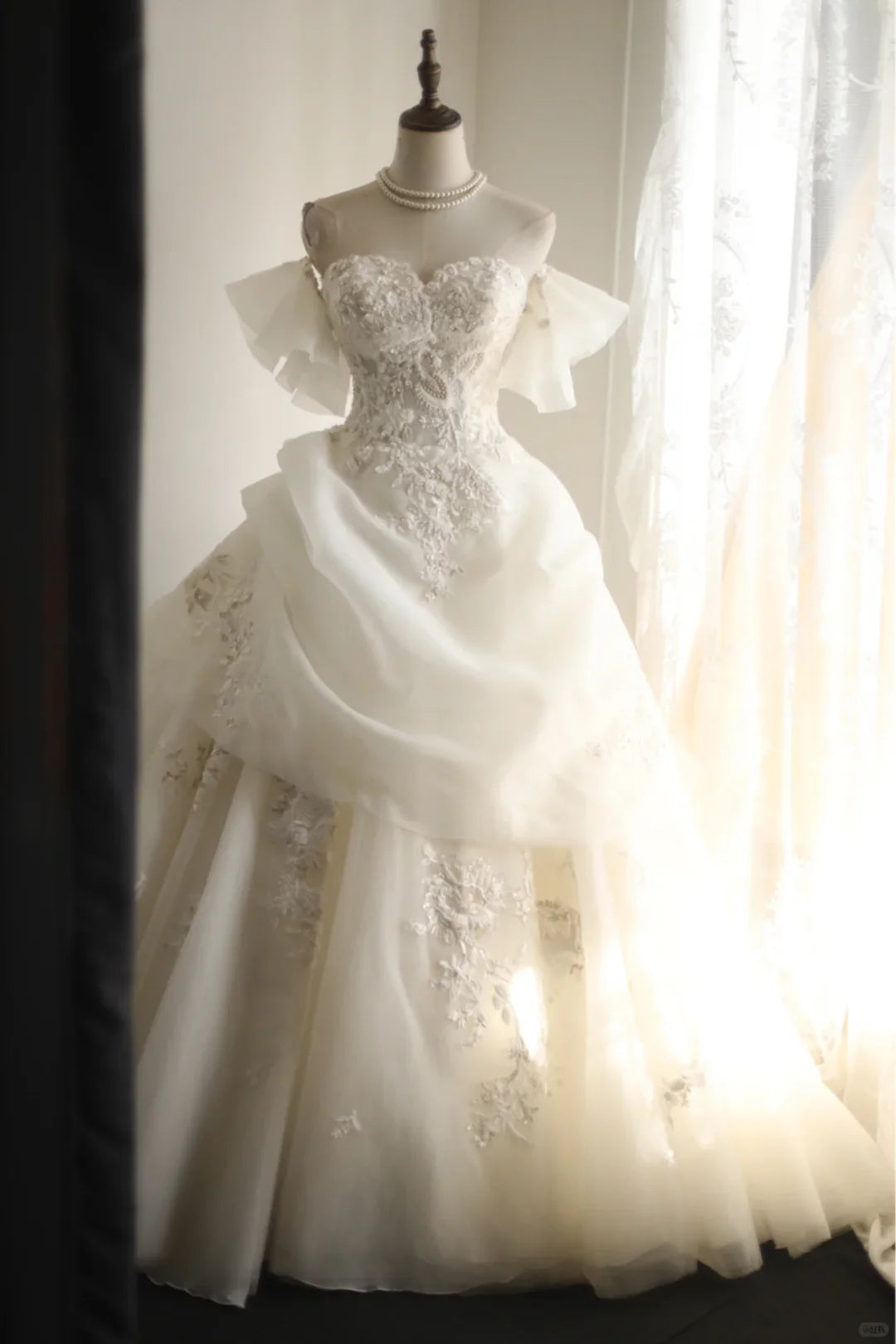 White Tulle Applique Beaded Long Wedding Dress Formal Prom Dress With Overlength Train