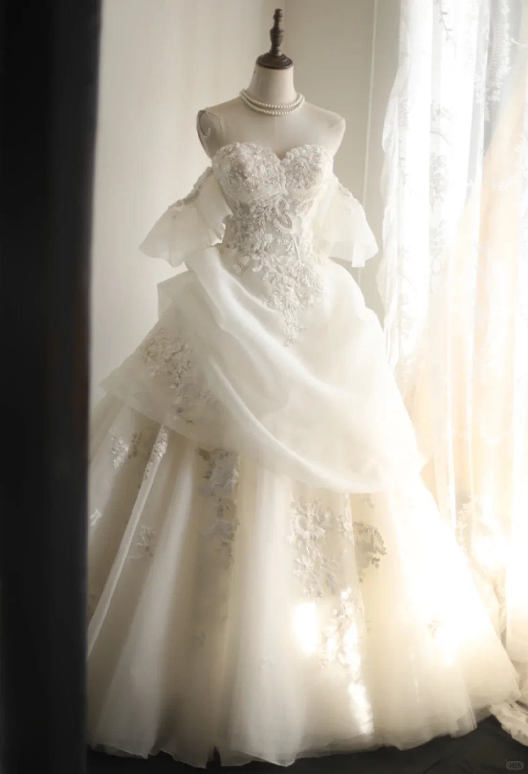 White Tulle Applique Beaded Long Wedding Dress Formal Prom Dress With Overlength Train