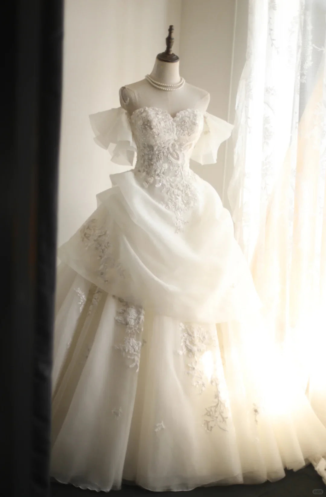 White Tulle Applique Beaded Long Wedding Dress Formal Prom Dress With Overlength Train