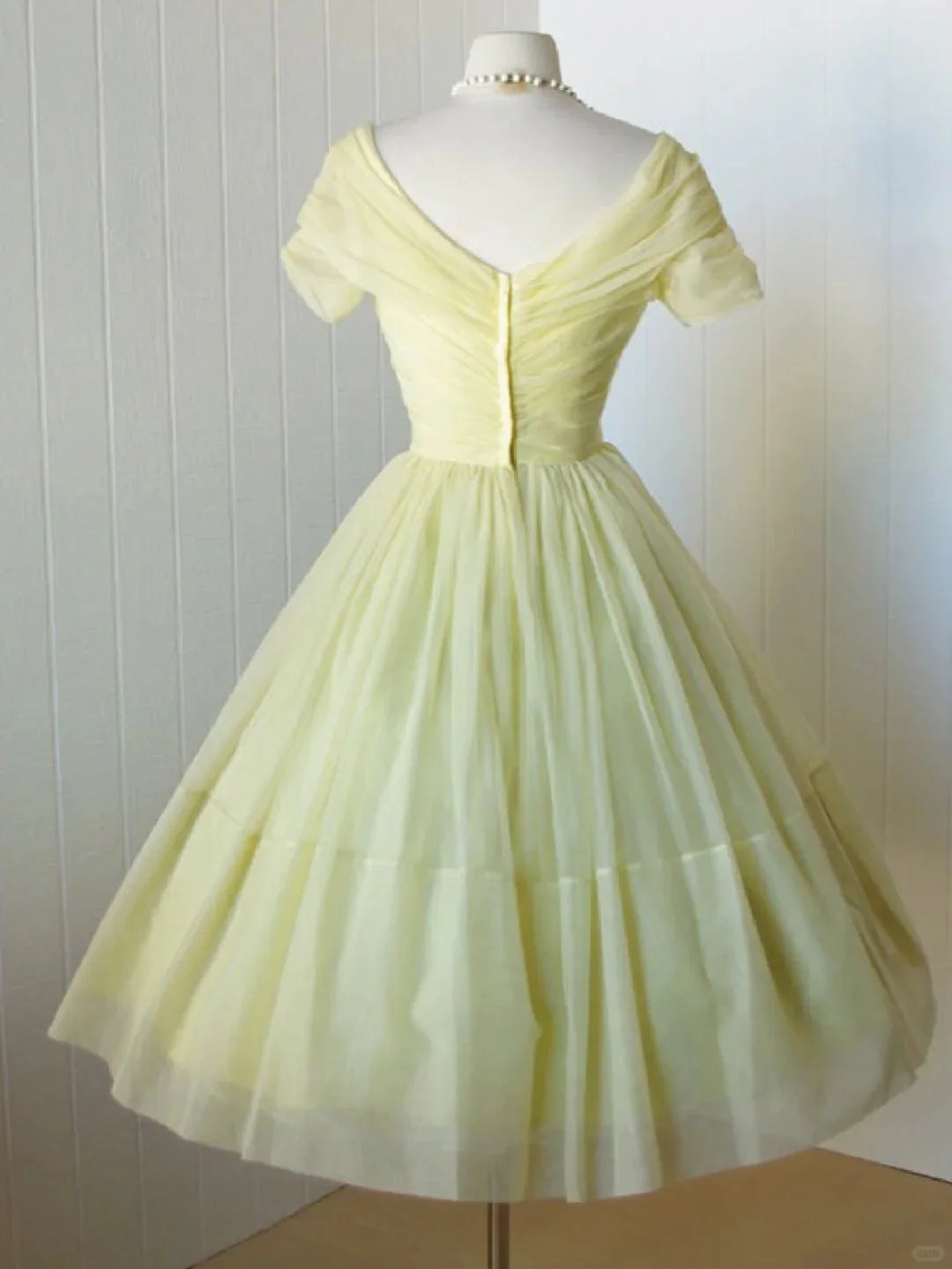 Yellow Tulle Pleated Round Neck Vintage Homecoming Dress A Line Short Party Dress