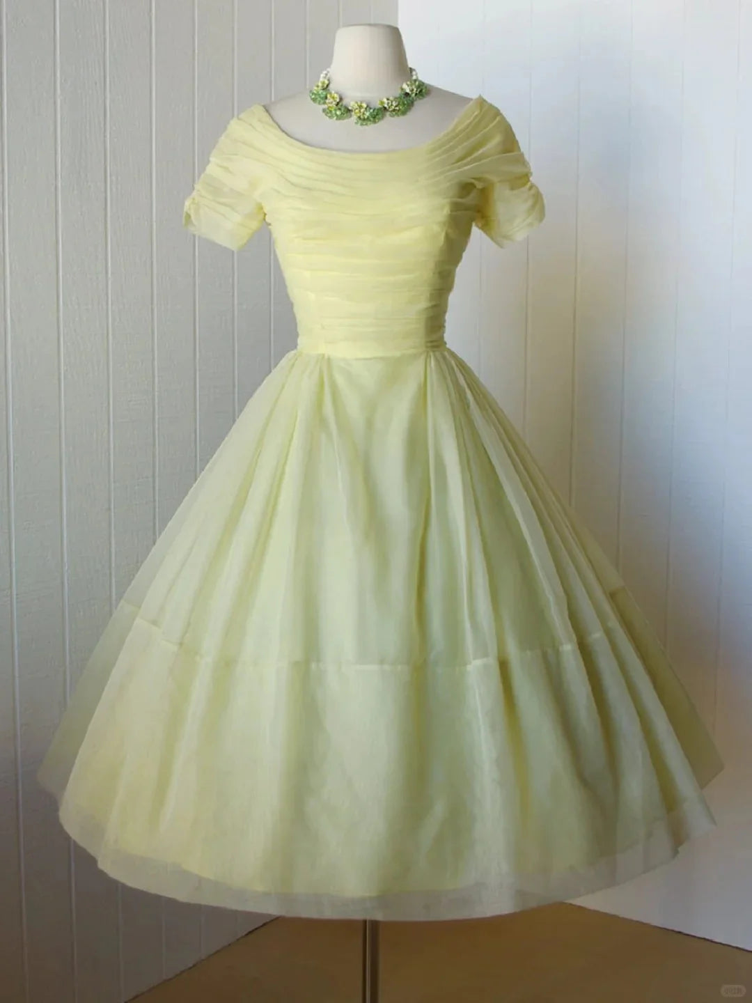 Yellow Tulle Pleated Round Neck Vintage Homecoming Dress A Line Short Party Dress
